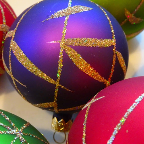 Set of 9 Made in Poland Purple Green & Red Glittery Glass Ball Xmas Ornaments - Picture 8 of 12